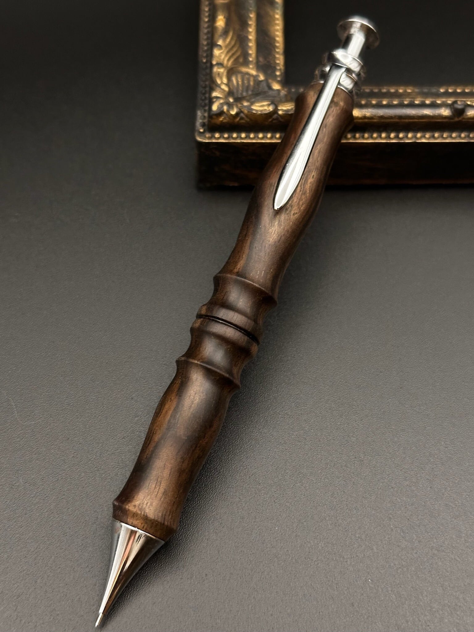 黒柿(孔雀杢)/木軸サンピューシャープペンシル オリジナル金具 | Flamberg