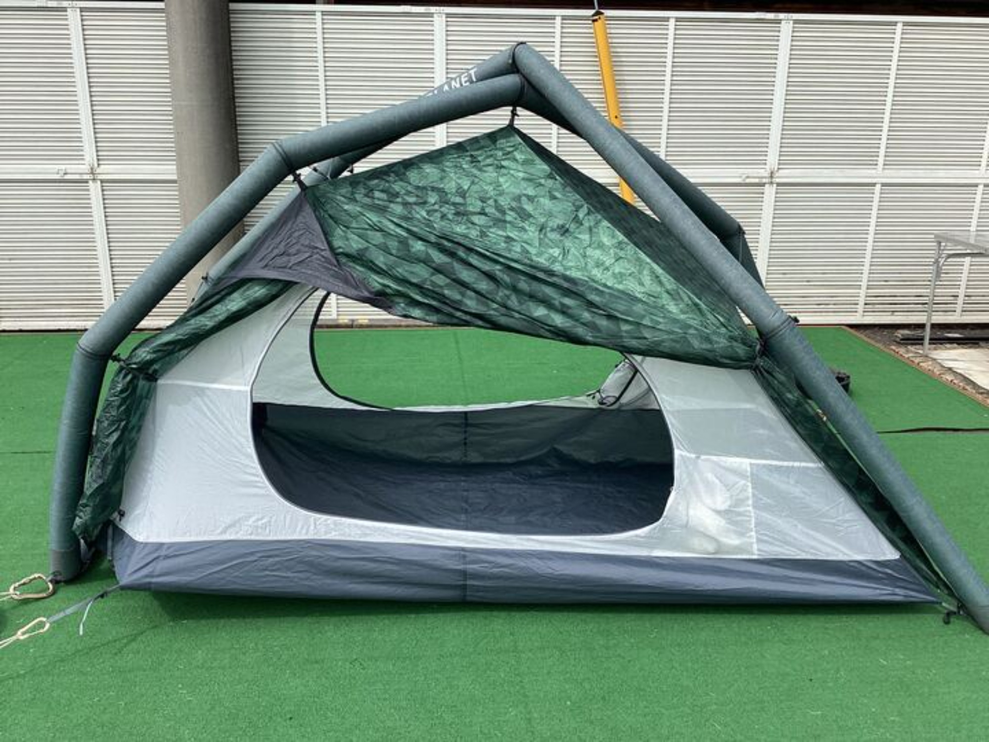 ポールいらずのエアーテント！？設営が簡単なハイムプラネットのテント