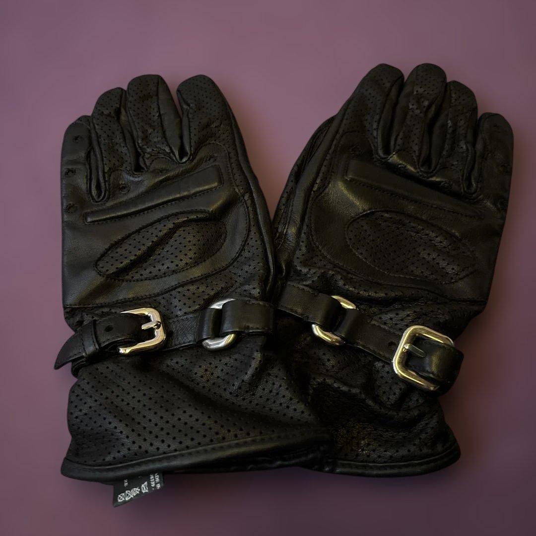 プラダ　レザー手袋 黒 Prada トライアングルロゴ レザーグローブ | ブラック | FARFETCH JP