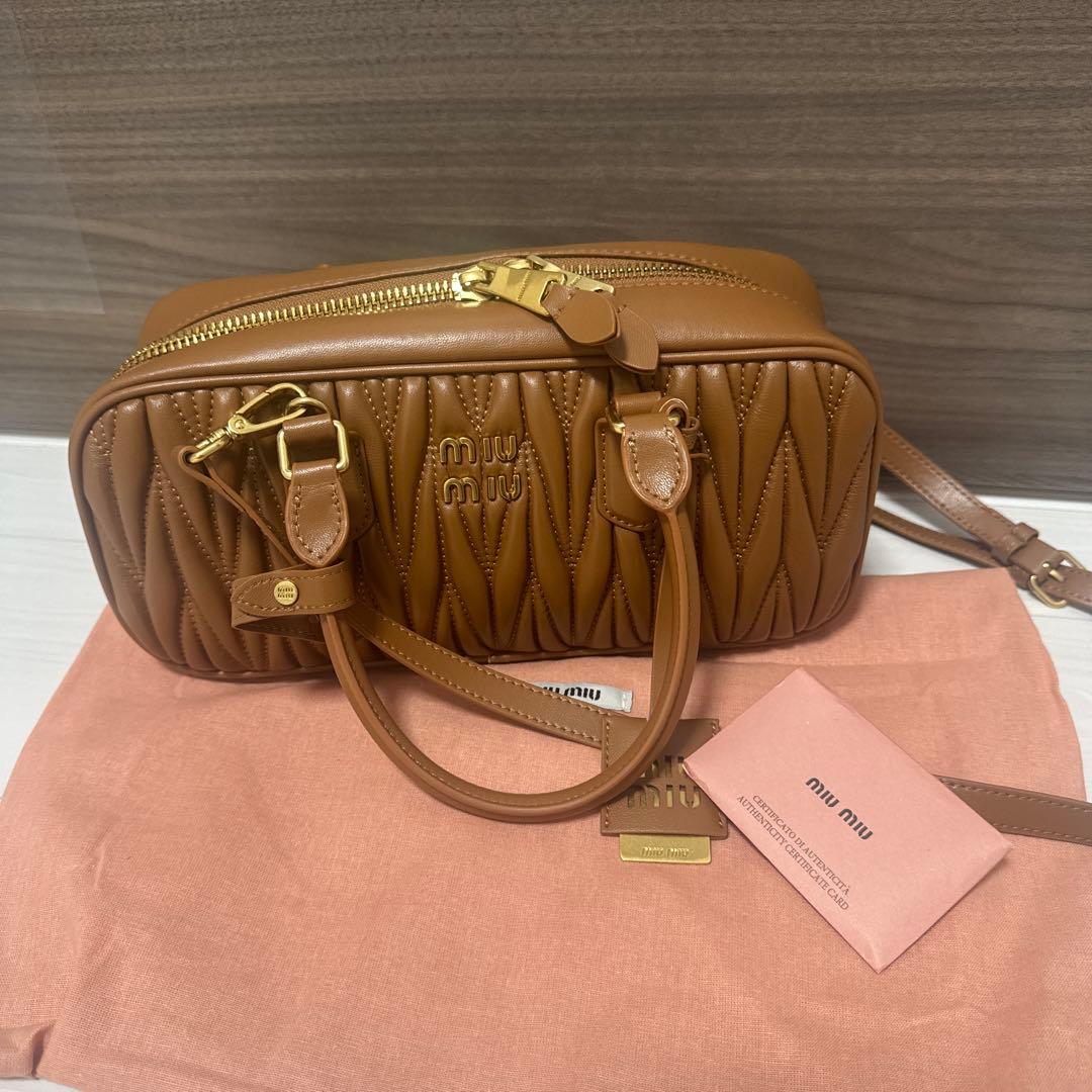 miu miu ブラウン キルティングショルダーバッグ 中古・古着通販】MIU MIU (ミュウミュウ) レザーキルティング